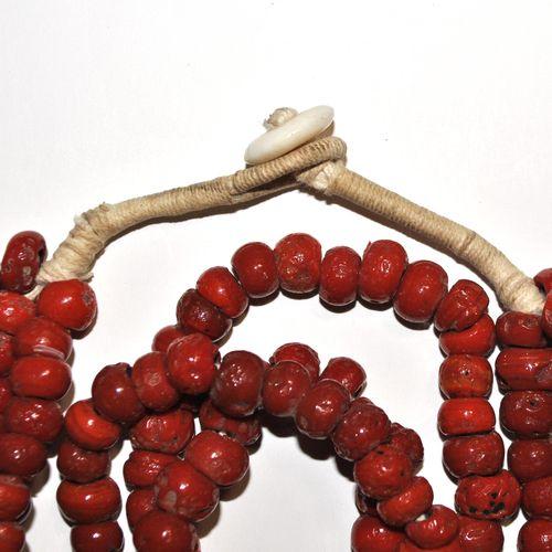 Collier tribal perles et plaque en bronze Collier tribal perles et plaque en bronze