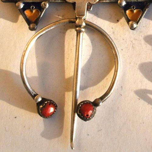 Bby 005 paire fibules beni yenni 190gr 16cm berbere kabyle argent emaille corail 10