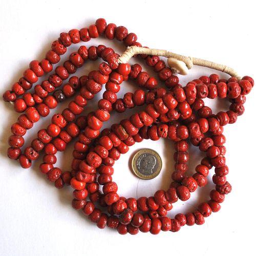 Bja 021 collier africain 65cm 253gr 3rangs perles pate verre corail afrique ethniques 8x10mm 3 