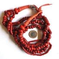 Bja 022 collier africain 50cm 159gr 4rangs perles pate verre corail afrique ethniques 8x20mm 4 