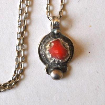 Bjb 030 collier pendant berbere kabyle chaine 54cm 6gr perles corail 8mm argent ethnique 1