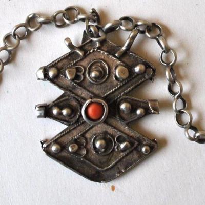 Bjb 033 collier beni yenni berbere kabyle chaine 66cm 65gr pendant 50x60mm corail argent ethnique 1