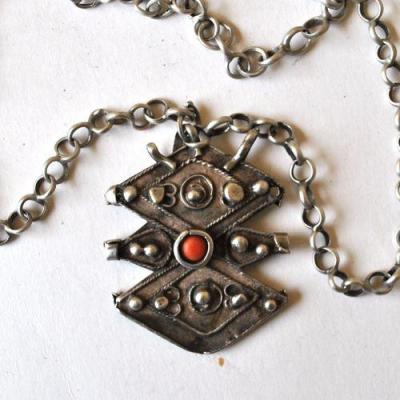 Bjb 033 collier beni yenni berbere kabyle chaine 66cm 65gr pendant 50x60mm corail argent ethnique 1 