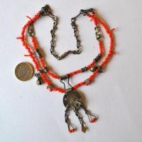 Bjb 042 collier parure berbere kabyle 42cm 41gr perles corail piece argent 25mm ethnique 3 