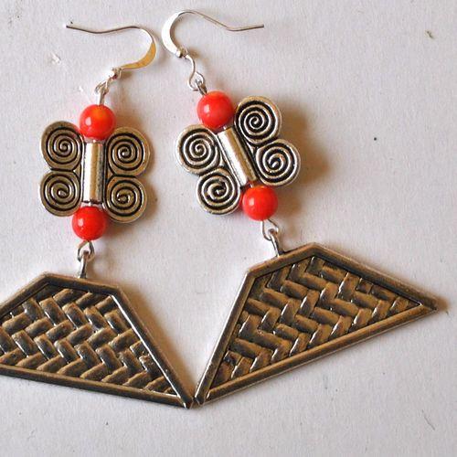 Bje 070 boucles oreilles pyramide egyptienne corail 20x45mm 17gr 1 