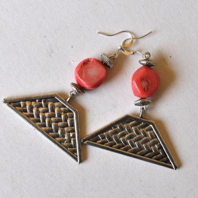 Bje 071 boucles oreilles pyramide egyptienne corail 20x45mm 19gr 1