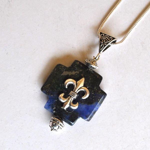 Bma 003 pendentif chaine croix lapis lazuli 25x25mm 25gr fleur lys 5 