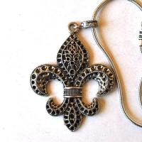 Bma 006 pendentif pendant chaine 48cm fleur de lys 65x80mm 3 