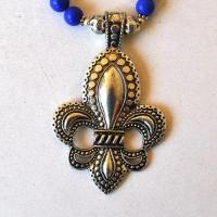 Bma 007 collier lapislazuli pendentif fleur de lys45x70mm 4 