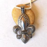 Bma 008 pendentif pendant chaine 48cm fleur de lys 45x70mm 1 