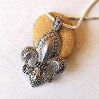 Bma 008 pendentif pendant chaine 48cm fleur de lys 45x70mm 6 