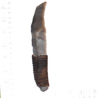 Csl 016a couteau prehistorique en silex taille 84g 180x35mm manche 70mm