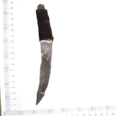 Csl 017e couteau prehistorique en silex taille 51g 180x25mm manche 70mm
