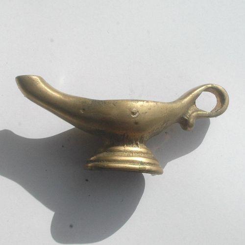 Lph 009 lampe a huile antique romaine bronze 245gr 125x60x40 coupe 3 