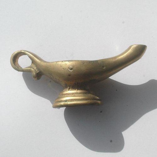 Lph 009 lampe a huile antique romaine bronze 245gr 125x60x40 coupe 4 