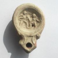 Lph 010 lampe a huile antique romaine gladiateurs 139gr 100x65x35 terre cuite 1 