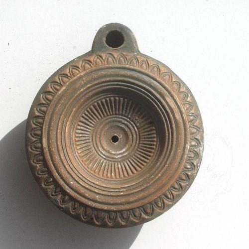 Lph 024 lampe huile grecque en sigillee ronde 145x120x40 170gr terre vernissee 2