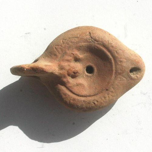 Lph 029 lampe huile gallo romaine en tete femme 100x65x40 128gr terre cuite 1