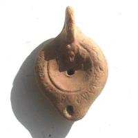 Lph 029 lampe huile gallo romaine en tete femme 100x65x40 128gr terre cuite 3