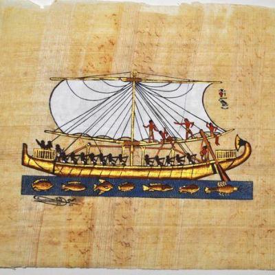 Papy 013a bateau a voile carree moyen empire et poissons peinture sur papyrus