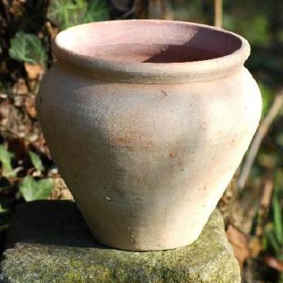 Presentation d objets usuels de la vie quotidienne a la prehistoire poteries lampes accessoires divers2