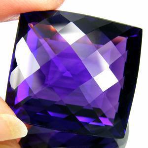 Pta 023c amethyste 26x24x16mm 66carats uruguay pierre semi precieuse