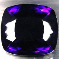 Pta 045c amethyste carreee 40x37x19mm 178carats uruguay pierre semi precieuse