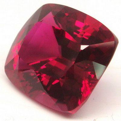 Ptp 002b topaze rouge 19x15x10mm pierre taillee joaillerie