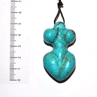 Scu 024a pendentif venus turquoise 36gr 50x25x20 prehistorique neolithique paleolithique 