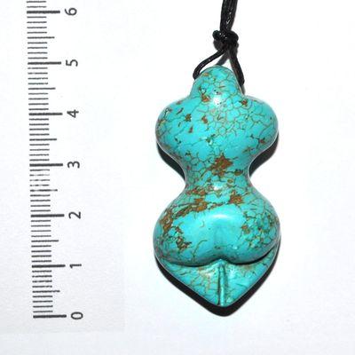 Scu 026c pendentif venus turquoise 21gr 45x25x15 prehistorique neolithique paleolithique