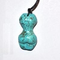 Scu 027c pendentif venue turquoise 17gr 45x20x15 prehistorique neolithique paleolithique