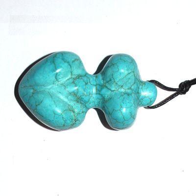 Scu 028a pendentif venue turquoise 34gr 50x30x20 prehistorique neolithique paleolithique