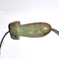 Scu 033b pendentif phallus perle amazonite 29gr 55x22mm prehistorique neolitique gaulois celte