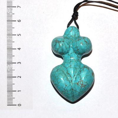 Scu 036a pendentif venue turquoise 34gr 55x30x20 prehistorique neolithique paleolithique