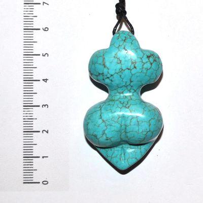 Scu 036c pendentif venue turquoise 34gr 55x30x20 prehistorique neolithique paleolithique